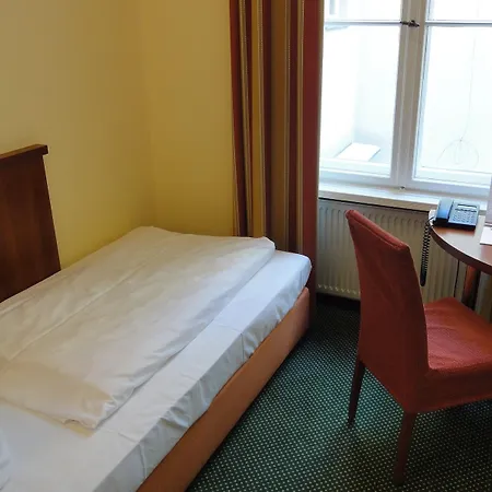 Otel Am Luisenplatz Potsdam
