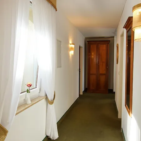 Am Luisenplatz Otel 4*