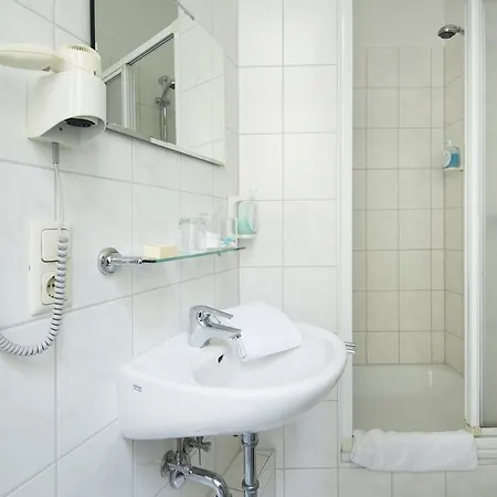 Am Luisenplatz Otel 4*