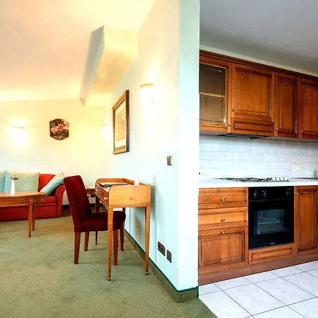 Am Luisenplatz Otel 4*